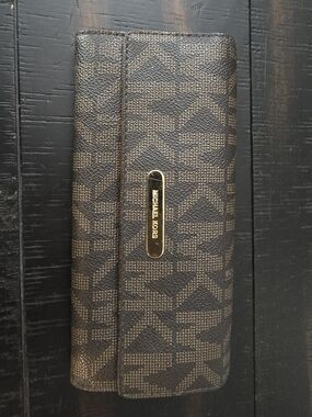 Michael Kors Signature Brown Continental Wallet